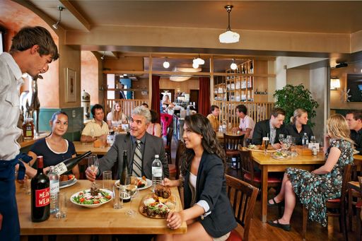 Vorschau Bild von Der Silberwirt in Wien-Margareten zählt zu den innovativsten Beiseln der Stadt, wie die Idee der Schneckengerichte zum Heringschmaus belegt.