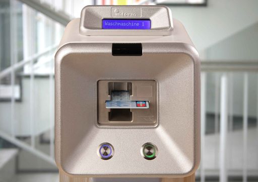 Vorschau Bild von Intuitiv und benutzerfreundlich. Zwei Tasten führen den Mieter zur Auswahl des Waschküchengerätes und zur Bezahlung.