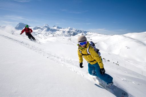 Ob auf der Piste (am Foto: der Krippenstein), beim Museumsbesuch oder beim Faschingsumzug - Kurzweile ist in Oberösterreich während der Semesterferien garantiert.
