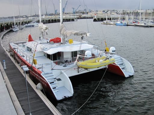 Vorschau Bild von Weltrekordkatamaran  von Wolfgang Guelfenburg Zur Segelreparatur in Brest (FR)