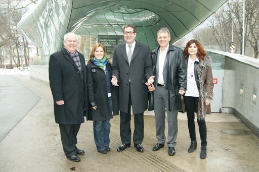Im Bild v.l. GR Andreas Wanker, Julia Seidl, Vbgm. Franz X. Gruber, GR Christian Kogler und Iris Mayr-Möldner.