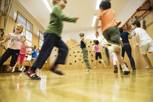 Notre Dame de Sion ist erster Kindergarten in Wien mit dem Zertifikat "bewegte kids" - Bewegung mitten in der Stadt als wichtiger pädagogischer Grundsatz - Zweijähriges zertifiziertes Fortbildungsprogramm am "IMSB Austria - Olympiazentrum Südstadt" wurde vom gesamten Team absolviert.