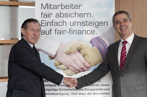 http://www.apa-fotoservice.at/galerie/2752/
Im Bild v.l.n.r.: Mag. Markus Zeilinger (Vorstandsvorsitzender und Gründer fair-finance) und Dir. Günter Hörweg (Vorstandsmitglied)