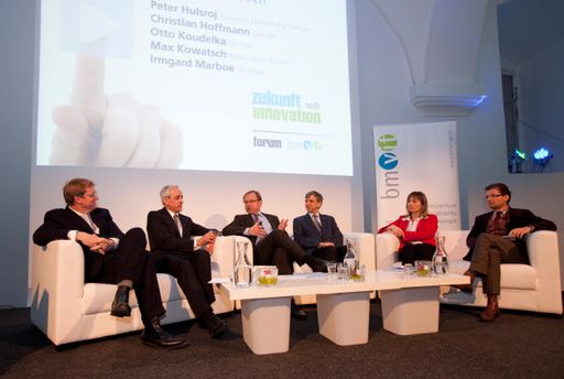 http://www.apa-fotoservice.at/galerie/2750
Im Bild v.l.n.r.: Peter Hulsroj (Direktor, European Space Policy Institute), Max Kowatsch (Direktor, RUAG Space Austria), Johannes Steiner (Moderator, Kommunikationsbüro jost.con.sult), Otto Koudelka (Univ.-Prof. TU Graz), Irmgard Marboe (Univ.-Prof. Uni Wien), Christian Hoffmann (Geschäftsführer, Geoville)