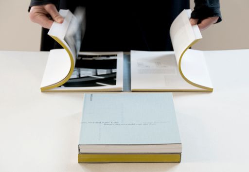  "Raum, verschraubt mit der Zeit - Space, Twisted with Time" Buchgestaltung Gabriele Lenz und Elena Henrich (büro für visuelle gestaltung Wien), Herausgeber Haus der Architektur Graz