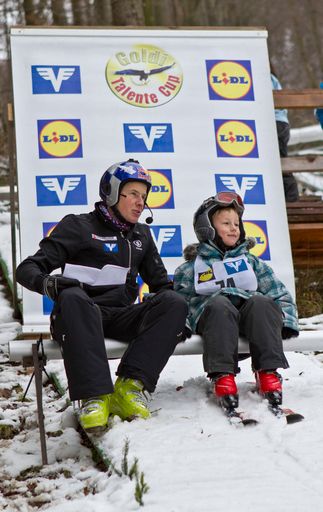  Andreas Goldberger stand den Nachwuchstalenten beim "Goldi Talente Cup" persönlich mit Rat und Tat zur Seite.