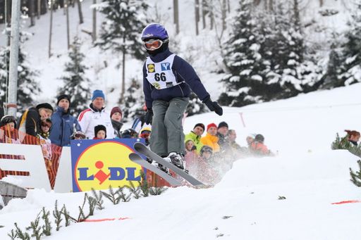Vorschau Bild von Rund 500 Kinder durften beim fünften "Goldi Talente Cup" ausprobieren, ob sie das Zeug zum Skisprungstar haben. Die 120 besten Kids qualifizierten sich für das Finale in der Ramsau.