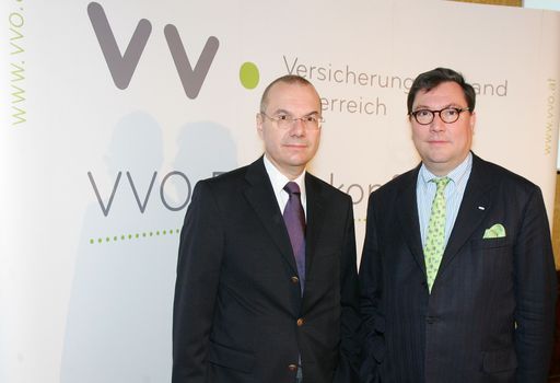 http://www.apa-fotoservice.at/galerie/2765
Im Bild v.l.n.r.: Dr. Wolfram Littich (Präsident des Versicherungsverbandes Österreich VVO) und Dr. Louis Norman-Audenhove (Generalsekretär des Versicherungsverbandes Österreich VVO).