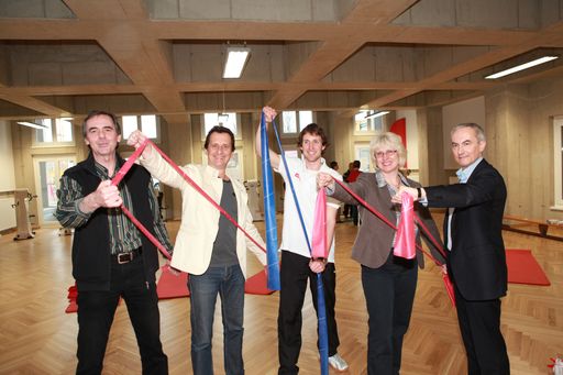 Im Bild v.l.: BV Gerhard Kubik, StR Christian Oxonitsch, Trainer, ASKÖ-Wien Präsidentin Beate Schasching, ÖSW Gen. Dir. Michael Pech