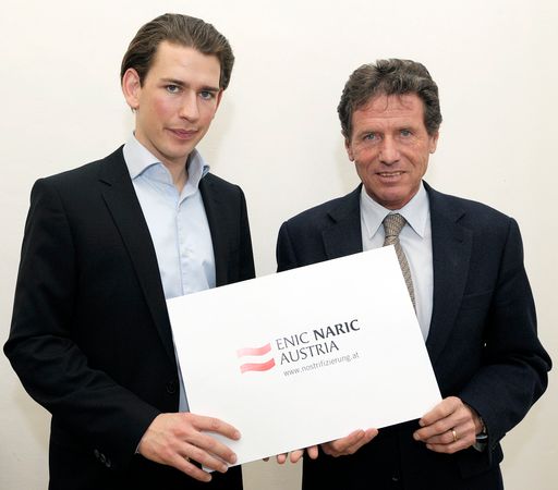 Wissenschafts- und Forschungsminister Dr. Karlheinz Töchterle und Integrationsstaatsekretär Sebastian Kurz bei der Präsentation des 5 Punkte-Programms zur verbesserten Berufsanerkennung von Akademikerinnen und Akademikern aus Drittstaaten