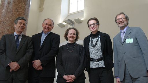 Im Bild v.l.n.r: Prof. Weber, Mag. Wlzek, Renate Riedl, Helena Haapio, Prof. Schweighofer
