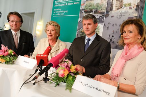 v.l.n.r. Landtagsabgeordneter und Gemeinderat ÖVP Wien Mag. Alexander Neuhuber, Bezirksvorsteherin Ursula Stenzel,
Landtagsabgeordneter, Gemeinderat und Bezirksvorsitzender SPÖ Innere Stadt, Pressesprecherin BV Stenzel Angelika Mayrhofer-Battlogg, MSc, MBA.