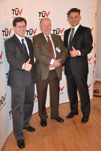 Dipl.-Ing. Martin Kramer , Ing. Fred Matzka, Dipl.-Ing. (FH) Andreas Dvorak nach Bestätigung der Objektivität