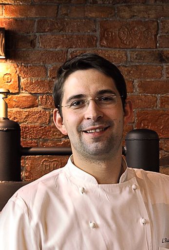 Vorschau Bild von Blick auf die Staatsoper, feines Ambiente und hervorragendes Essen. All das verbindet Anton Rusnak in seinem ersten eigenen Restaurant, der City Lok. Sein Credo: "Mitteleuropäische, mediterrane Küche mit ausgezeichneten Produkten, perfekt zubereitet und das zu vernünftigen Preisen."