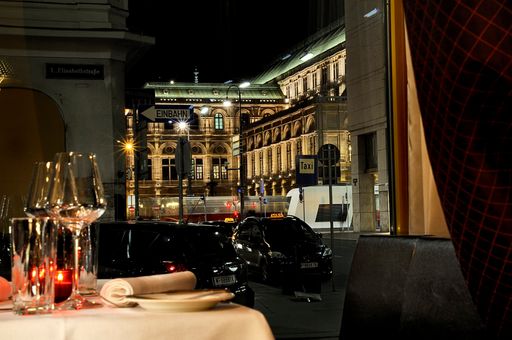Vorschau Bild von City Lok Blick auf die Oper