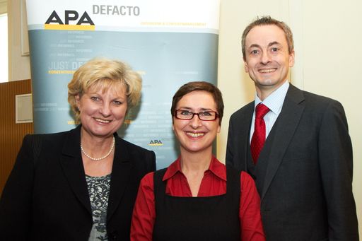 Im Bild v.l.n.r. Waltraud Wiedermann (APA-DeFacto, Geschäftsführerin), Julia Gessl (ORF Online und Teletext) und Rüdiger Baumberger (APA-DeFacto, Datenbank Manager)