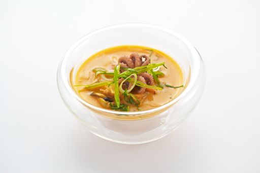Vorschau Bild von Den Petz-Klassiker "Spicy Holy Moly Fischsuppe" gibt es nun auch bei WEIN & CO!