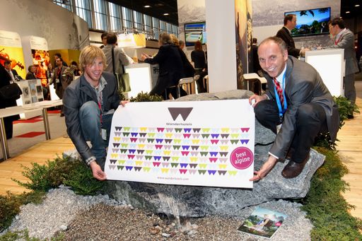 Die Wanderhotels "best alpine" im neuen Look, der erstmals am Donnerstag, 8. März 2012, auf der ITB in Berlin präsentiert wurde. Im Bild (v.li.n.re.): Klaus ALBER, stellv. Obmann der Wanderhotels "best alpine" vom Ferienhotel Alber, Mallnitz, Kärnten und Eckart MANDLER, Gründer und Geschäftsführer der Wanderhotels "best alpine" auf der ITB in Berlin.