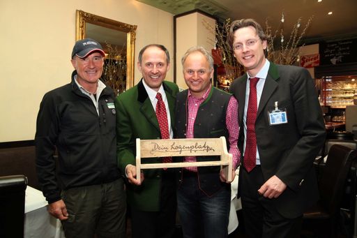 Vorschau Bild von 09.03.2012, Berlin / Charlottenburg . ITB , Pressekonferenz SalzburgerLand Tourismus im Restaurant " Zur Nussbaumerin ". Ferdinand Rieder (Ranger Nationalpark Hohe Tauern), Leo Bauernberger (GF SalzburgerLand Tourismus), Mag. Christian Woerister (GF Ferienregion Nationalpark Hohe Tauern), GD Dr. Johannes Hörl (Vorstand Grossglockner Hochalpenstrassen AG).