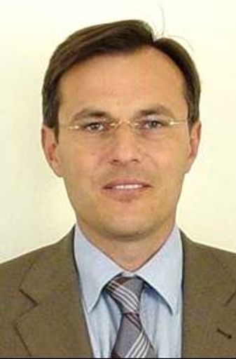  Seit 1. Februar 2012 ist Mag. Ronald Lausch neuer Geschäftsführer der RENERGIE Raiffeisen Managementgesellschaft für erneuerbare Energie GmbH (RENERGIE).