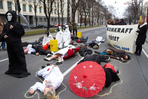 http://www.apa-fotoservice.at/galerie/2794/ GLOBAL 2000 Aktivisten und Japan Fans