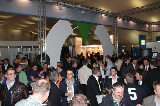 Vorschau Bild von Zahlreiche Gäste feierten bei der Veranstaltung "Hütten-Gaudi" bis in den späten Abend.