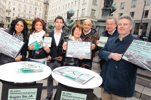  Informationsoffensive der Initiative Pro Neuer Markt rund um die Anrainer (v.r.n.l.) Dr. Stephan Stockert, Dr. Peter Hoffmann-Ostenhof, Jamal-al-Wazzan und Sylvia Pataki.