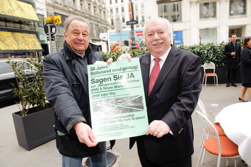  Prominente Unterstützung für Neugestaltung Albertinaplatz und Neuer Markt: (v.r.n.l.) Dr. Dr. Peter Hoffmann-Ostenhof (Leiter der Bürgerinitiative für die Neugestaltung Albertinaplatz und Neuer Markt) mit  Bürgermeister Dr. Michael Häupl