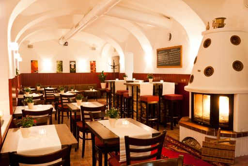  "Hirsch & Kamel" das neue Fusionslokal im 7. Bezirk mit über 50 Sitzplätzen und ruhigem Gastgarten.
