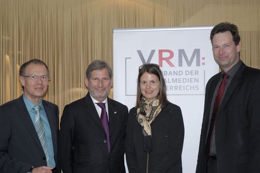 Vorschau Bild von Im Bild v.l.n.r. Präsident Josef Gruber (Tips), EU-Kommissar Dr. Johannes Hahn, Mag. Astrid Weigelt (VORMagazin), Friedrich Dungl (Rieder Magazin)