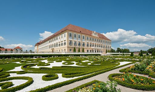Schloss Hof startet am 31. März mit dem traditionellen Ostermarkt in die neue Saison.