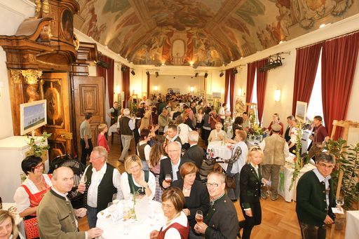 Vorschau Bild von Der Freskensaal im Schloss Pöllau ist der stimmungsvolle Rahmen für den 5. Pöllauer Genussfrühling.