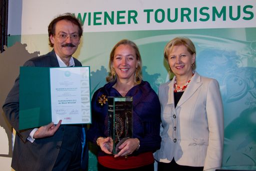  v.l.n.r.: KommR Ing. Josef Bitzinger (Obmann der Sparte Tourismus und Freizeitwirtschaft, Wirtschaftskammer Wien), Dr. Agnes Husslein-Arco (Direktorin des Belvedere), KommR Brigitte Jank (Präsidentin der Wirtschaftskammer Wien).