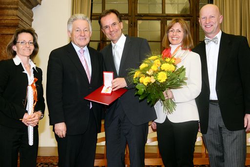 Verleihung des Goldenen Verdienstzeichens der Republik Österreich an Gerhard Dell und den O.Ö. Energiesparverband