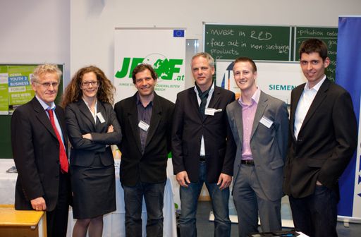 http://www.apa-fotoservice.at/galerie/2820/
Im Bild v..l.n.r.: Univ.-Prof. Dr. Franz Wirl, Daphne Frankl-Templ, Georg Patak, Mag. Reinhard Friesenbichler,  Raffael Gurschler und Jakub Balaz.