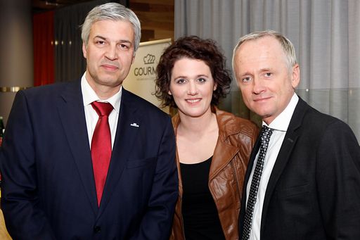 Herbert Fuchs (Geschäftsführer GOURMETGROUP), Christina Lachkovics-Budschedl (Buchautorin) und Andy Marek (Moderator des Abends)