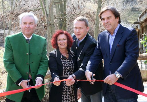 Im Bild v.l.n.r.: LH-Stv Hermann Schützenhöfer, Herberstein GF Doris Wolkner-Steinberger, zoologischer Leiter der Tierwelt Dr. Reinhard Pichler und Landeshauptmann Mag. Franz Voves bei der heutigen Eröffnung der neuen Südamerika Anlage.