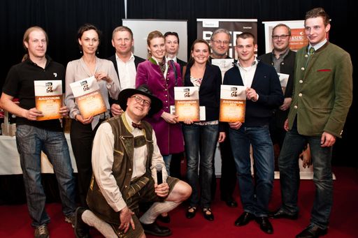 http://www.apa-fotoservice.at/galerie/2823 Bierpapst Conrad Seidl präsentiert Bier Guide 2012. Auf dem Foto zu sehen ist Bierpapst Conrad Seidl (Mitte) und die mit 5 Krügeln Ausgezeichneten Top-Bierlokale Österreichs.