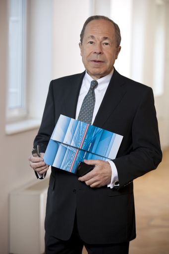 Die B & C Privatstiftung hat den Houska Preis in den letzten Jahren als größten privaten Forschungsförderungspreis etabliert. Im Bild: Dr. Erich Hampel, Vorstandsvorsitzender der B & C Privatstiftung.