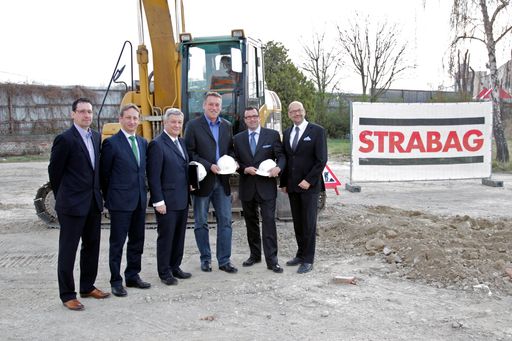 Vorschau Bild von Im Bild (v.l.n.r.): Ing. Markus Engerth (STRABAG AG), Dr. Clemens Maria Uhl, MBA (Barosu GmbH), Dr. Hannes Füreder (SSFP Rechtsanwälte), Bezirksvorsteher Norbert Scheed, Ing. Dr. Bernd Bartosek (Bartosek Projektbetreuung GmbH), Mag. Gerhard Rodler (Geschäftsführer,Barosu GmbH)