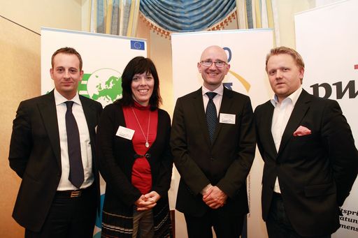  http://www.apa-fotoservice.at/galerie/2832/
Im Bild v.l.n.r.: Yannick Coulange (Michael Page), Elizabeth Hull (PwC), Dr. Rainer M. Neubauer (Hogan Assessment) und Moderator Nikolaus Koller (Die Presse)
