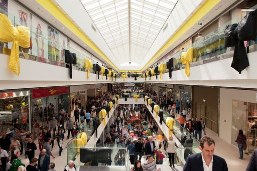 Vorschau Bild von Besucheransturm bei der Eröffnung: Bereits am ersten Nachmittag kamen mehr als 45.000 Menschen ins City Center one in Zagreb Ost.