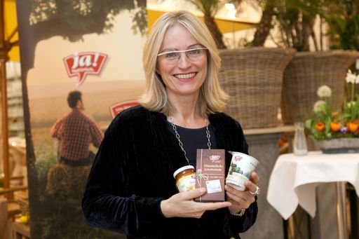 http://www.apa-fotoservice.at/galerie/2838
Im Bild: Martina Hörmer, Geschäftsführerin von Ja! Natürlich, freut sich über mehr als 300 Millionen Euro Umsatz im Jahr 2011