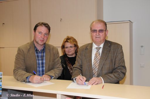 Bgm. Fritz Knotzer und der gf. Stadtparteivorsitzende STR Andreas Babler unterzeichneten heute vor der Leiterin des Traiskirchner Meldeamts die Unterstützungserklärung für das Volksbegehren "Steuergerechtigkeit Jetzt"