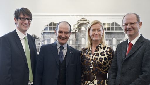 Die Österreichische Nationalbibliothek (ÖNB) und die APA - Austria Presse Agentur schließen eine Kooperation zur systematischen Sammlung und Archivierung historischer und gegenwärtiger Pressefotografie in Österreich. Im Bild (v.l.): Klemens Ganner (Geschäftsführer APA-PictureDesk), Konrad Tretter (Geschäftsführer APA), Johanna Rachinger (Generaldirektorin Österreichische Nationalbibliothek) und Hans Petschar (Direktor Bildarchiv und Grafiksammlung der ÖNB).
