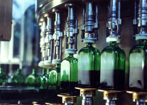  Seit 1964 wird Jägermeister durch die Destillerie Bauer in Graz abgefüllt und vertrieben.