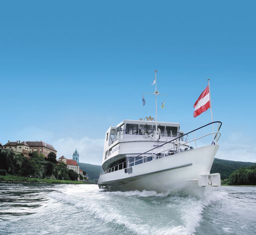 MS Austria vor Dürnstein