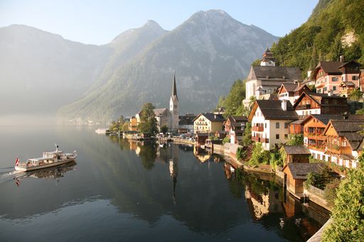 Hallstatt ist eine der Stationen, die an der Österreichischen Romantikstraße liegt.