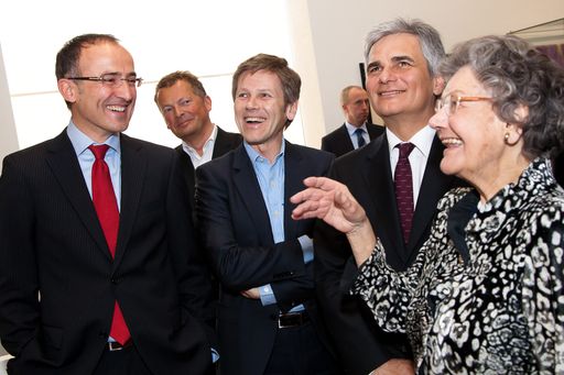 http://www.apa-fotoservice.at/galerie/2860
im Bild v.l.n.r.: Dir. Tobias G. Natter (Leopold Museum), Dir. Peter Weinhäupl (Leopold Museum), Staatssekretär Josef Ostermayer, Bundeskanzler Werner Faymann, Elisabeth Leopold)