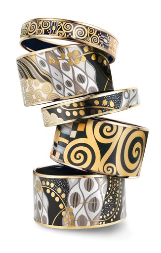 Vorschau Bild von FREYWILLE verkauft künstlerisch designten Emailschmuck in 85 eigenen Flagship-Stores in 30 Ländern auf vier Kontinenten.